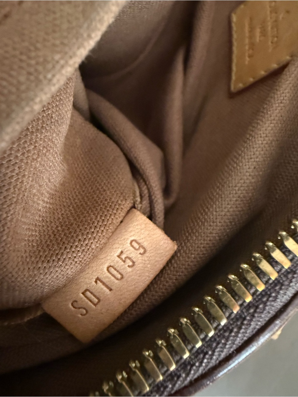 Louis Vuitton Tivoli GM Monogram Canvas Satchel with Natural Vachetta Handle - Picture 11 of 14